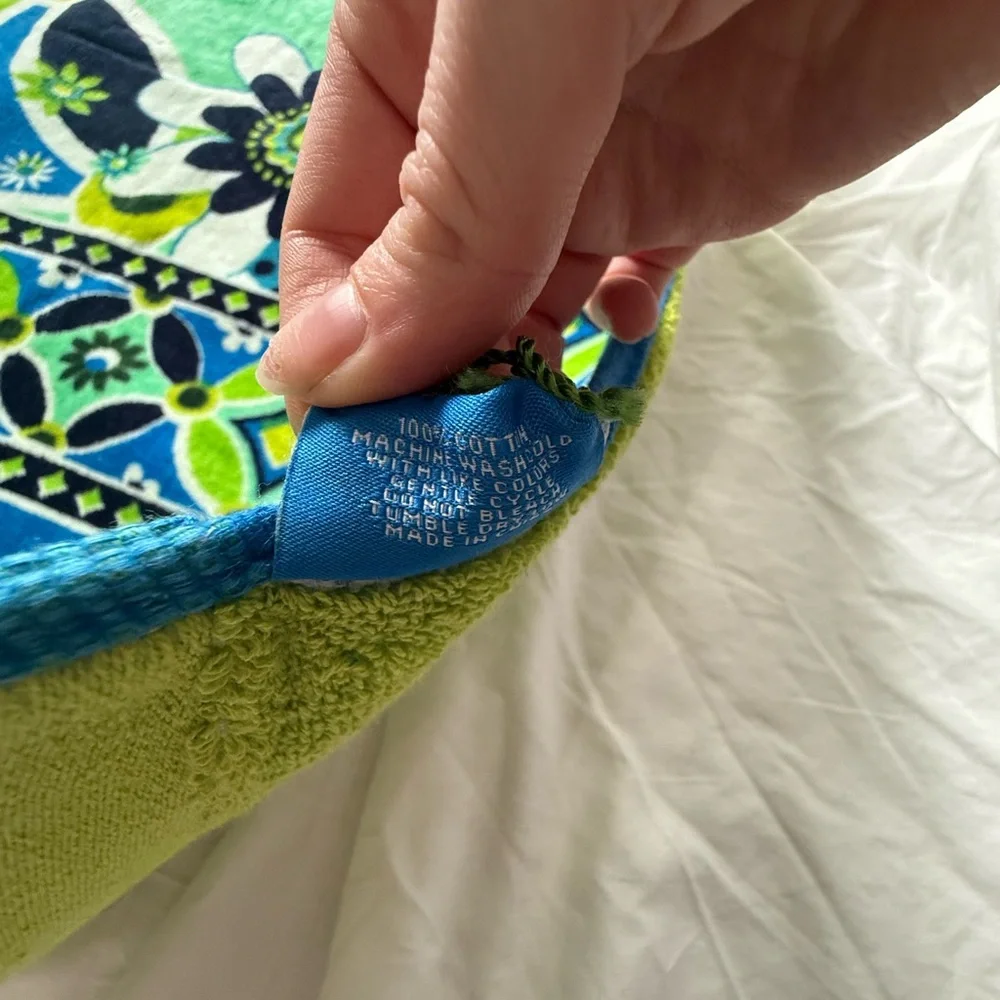 NWT Vera Bradley Daisy Daisy Beach Towel Retired Pattern LAST ONE!